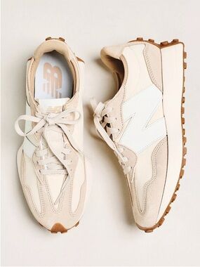 New Balance Exclusive 327 Sneakers in Timberwolf / Sea Salt